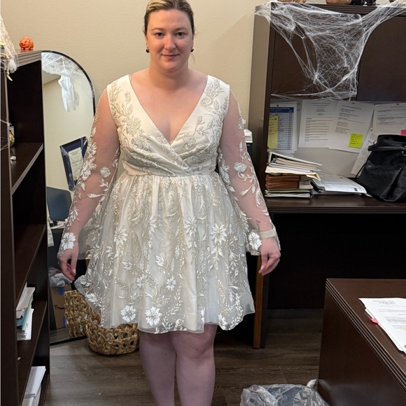 Olivia Bottega Elegant White Glitter Floral Short Wedding Dress - Picture 3 of 5